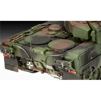 Muovimalli REVELL Leopard 2A7A1 sotilaspanssarivaunun rakennussarja (mittakaavaa ei ilmoitettu)