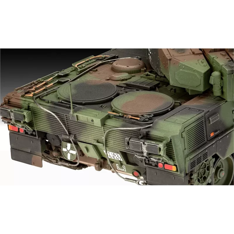 Muovimalli REVELL Leopard 2A7A1 sotilaspanssarivaunun rakennussarja (mittakaavaa ei ilmoitettu)