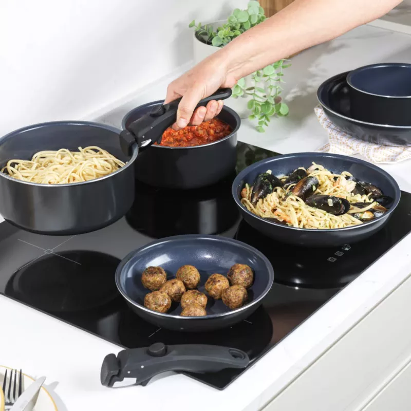 Kattilasarja Russell Hobbs RH03321EU7 — 8-osainen, tarttumaton, konepesunkestävä