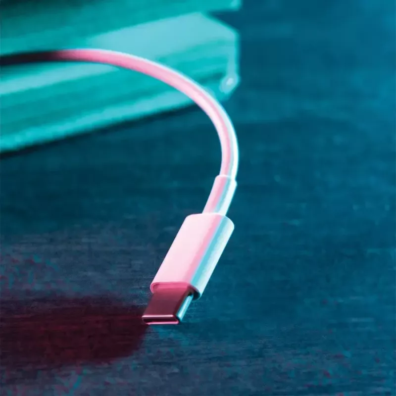 USB-C-lataus- ja pelikäyttökaapeli SUBSONIC SA5634 PS5:lle – johdollinen lataus ja datayhteys