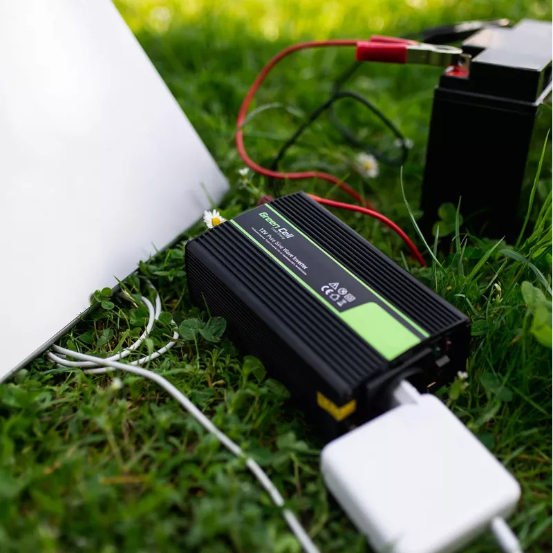 Vaihtosuuntaaja Green Cell INV10 2000 W, 12 V DC - 230 V AC, Type-C-lähtö, 50 Hz, musta