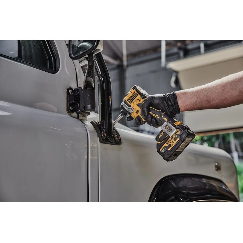 Iskuruuvinväännin DeWALT DCF850NT, 3250 kierr./min, 1/4 tuuman istukka, 900 g