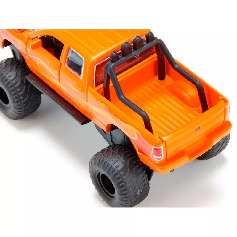 Siku RAM1500 ilmapyörillä pickup-malli esikoottu 1:50