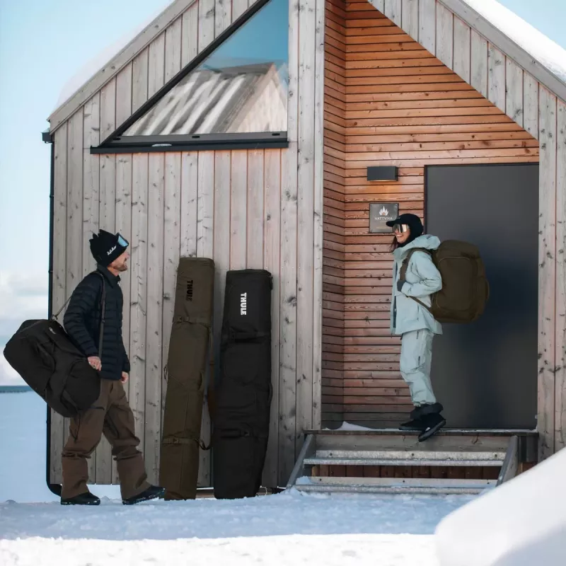 Thule 5160 Roundtrip -laukku suksille ja lumilaudalle 80L musta