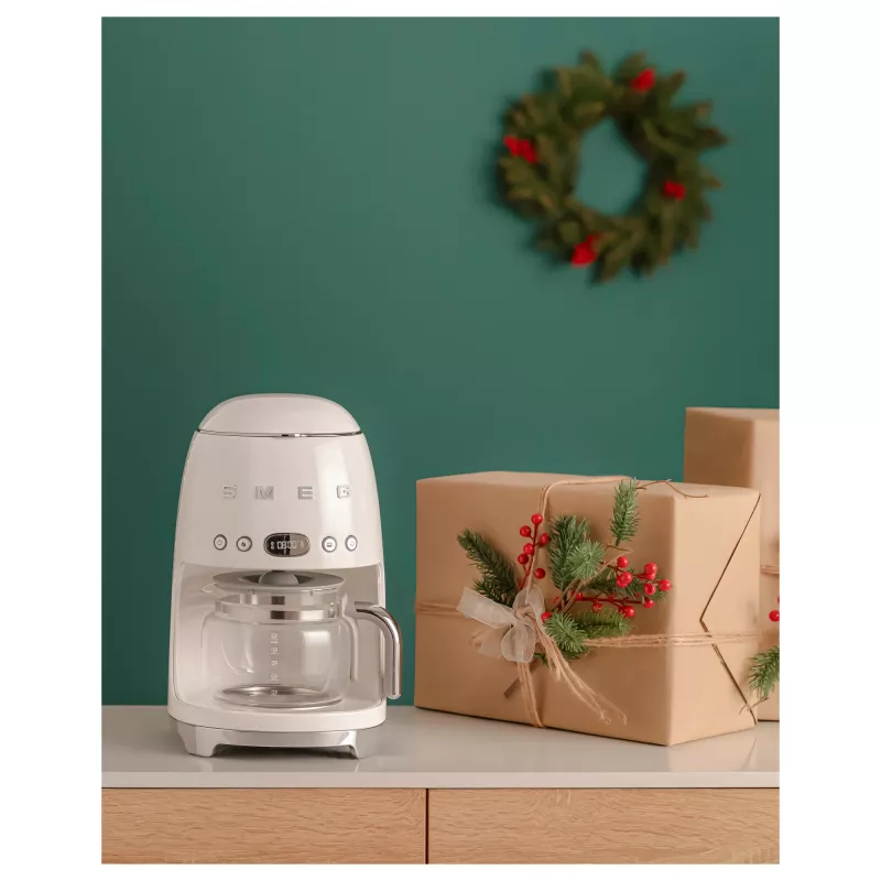 Smeg 50's Style DCF02CREU kahvinkeitin 1,25 litraa kerma
