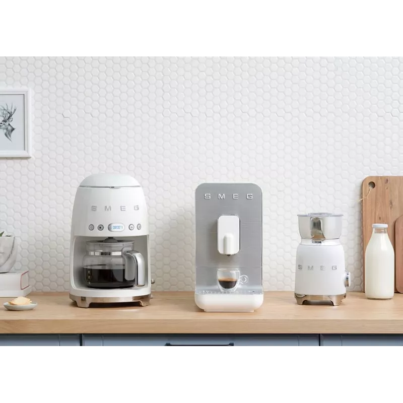 Suodatinkahvinkeitin Smeg 1.4L DCF02WHEU valkoinen