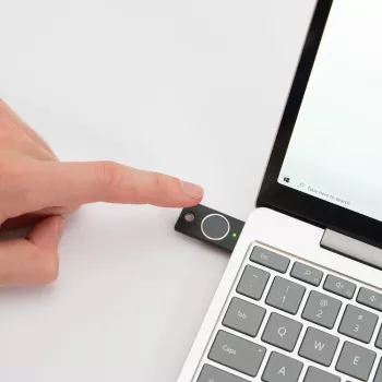 YubiKey C Bio FIDO Edition Yubico musta salasanaton todennus