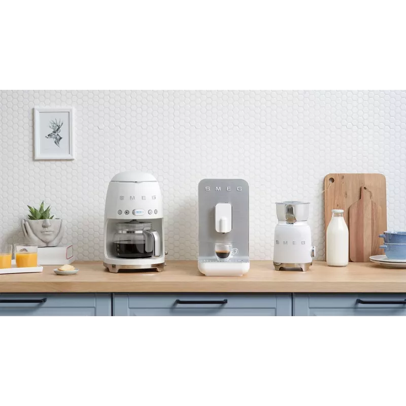 Suodatinkahvinkeitin Smeg 1.4L DCF02WHEU valkoinen
