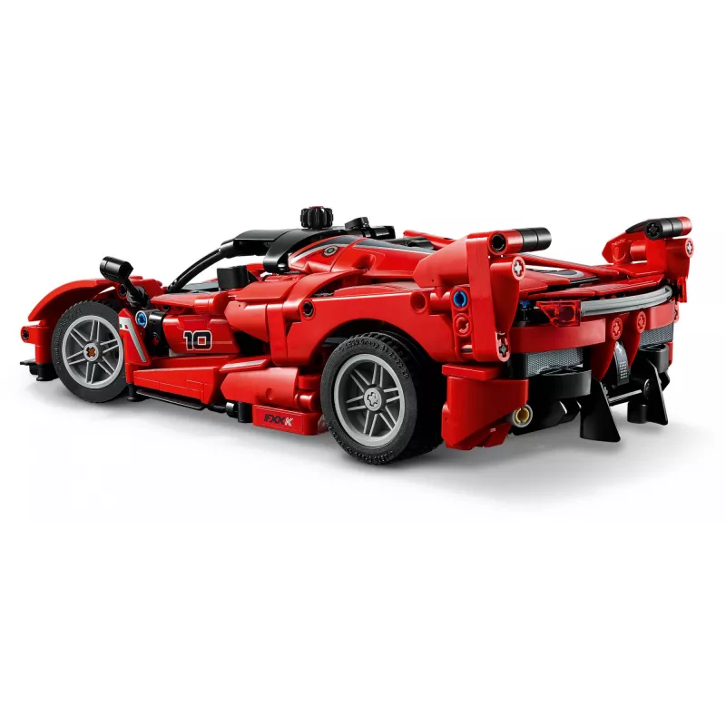 LEGO Technic Ferrari FXX K -malli mittakaavassa 1:10, 897 osaa, 10 vuodesta alkaen