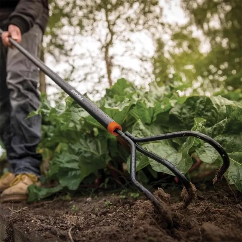 Fiskars kultivaattori Solid musta käsikultivaattori