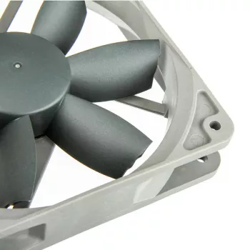 120mm Noctua NF-S12B redux 700 kotelotuuletin – 700 kierr./min, 56,9 m³/h, 6,8 dB, SSO-laakeri, 3‑Pin, 120×25 mm