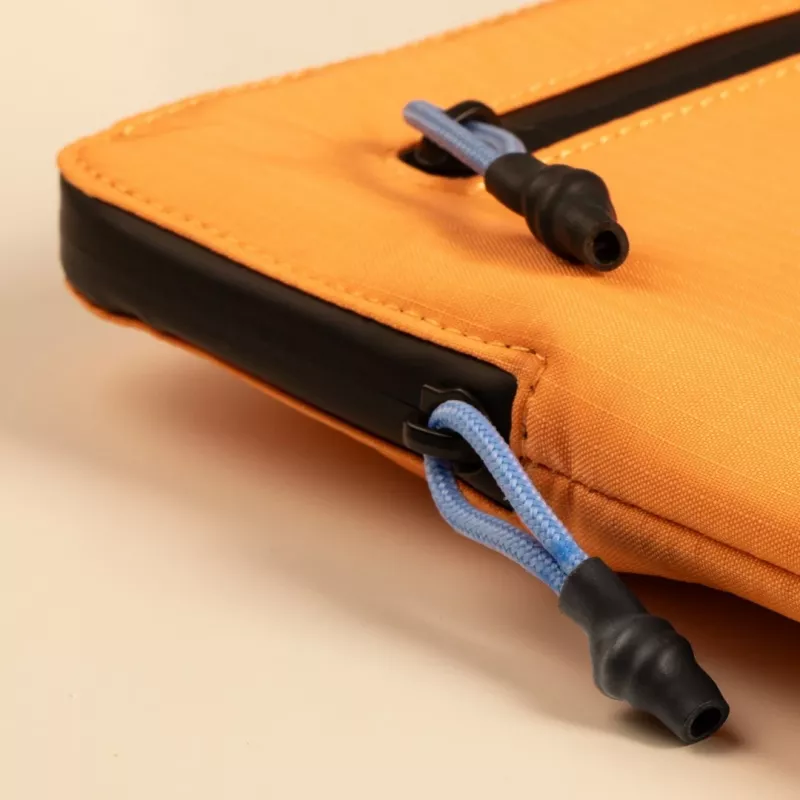 Sleeve-kotelo Native Union Ultralight Sleeve 40,6 cm 16