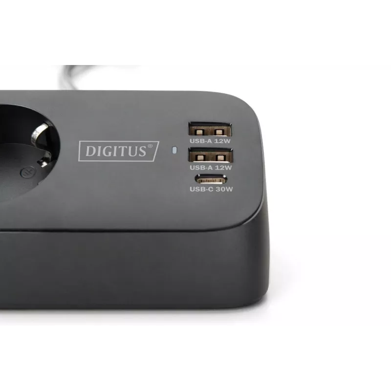 Jatkojohto DIGITUS 3-osainen 2×USB-A & 1×USB-C, 3 AC-pistorasiaa tyyppi E/F, 1,5 m kaapeli, musta