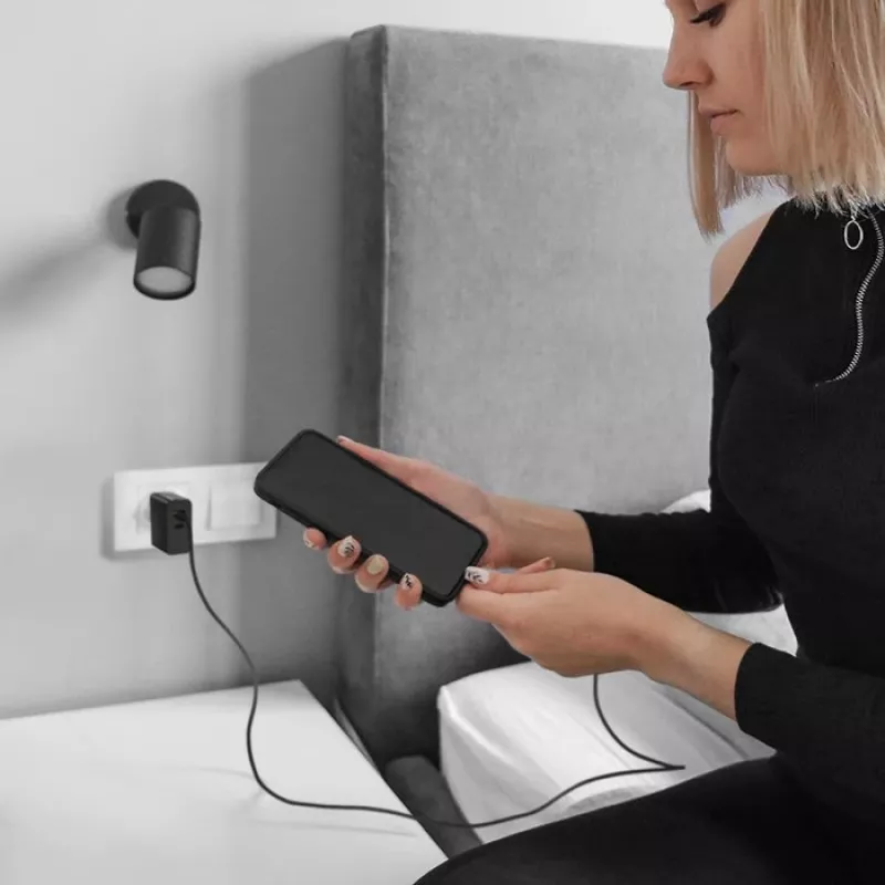 Qoltec 52381 Super Quick PD -laturi | 1xUSB-C | 1xUSB | 90W | 5-20V | 2,4-4,35A | musta