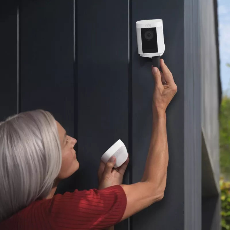 Amazon Ring Spotlight Cam Pro Battery, valkoinen
