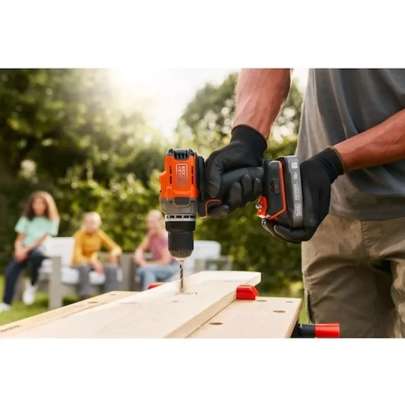 Akkuruuvinväännin Black & Decker BCD382XN 18V — kompakti 18 V pora (ilman akkua)