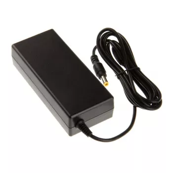 Virtasovitin Akasa 65W NUC ja mini-ITX