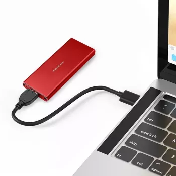 SSD-kotelo QOLTEC 51831 USB 3.0 M.2 SATA-asemille jopa 2 TB, punainen, tukee 30 mm pituutta, jopa 4 asemaa