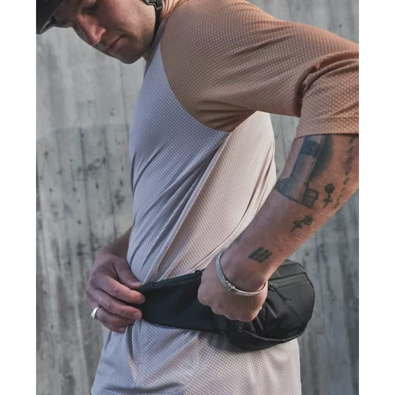 Vyölaukku POC Lamina Hip Pack, 2 L, musta (Uranium musta), unisex