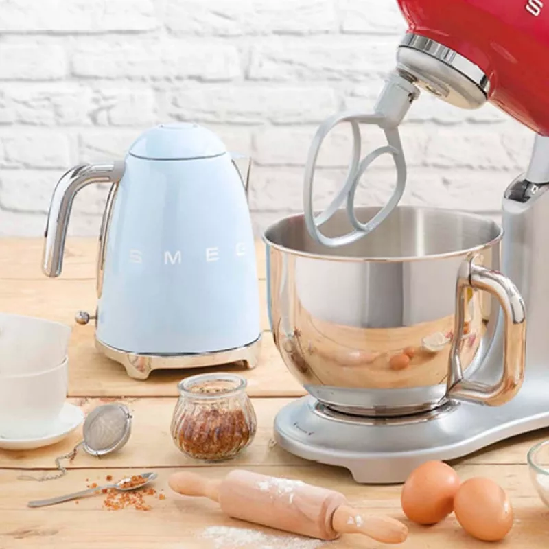 SMEG pastellinsininen vedenkeitin KLF03PBEU