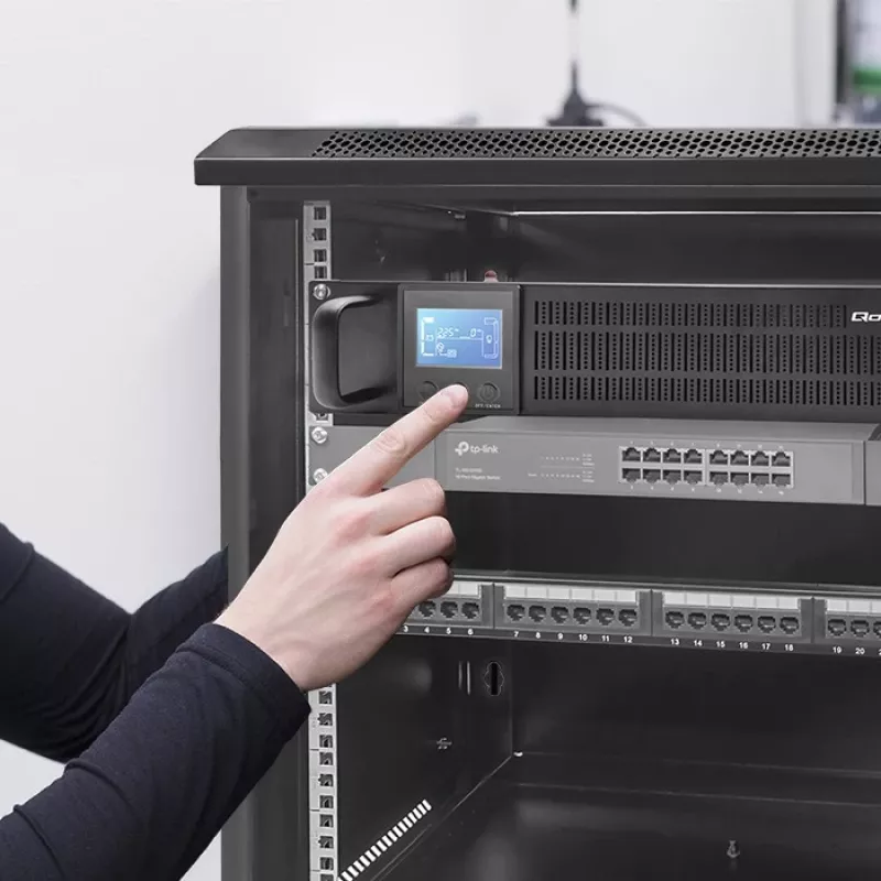 Qoltec 53945 Rack-UPS, 1 kVA, 800 W, LCD