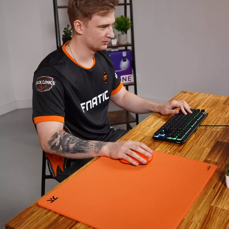 Fnatic DASH2 MAX -pelihiirimatto oranssi
