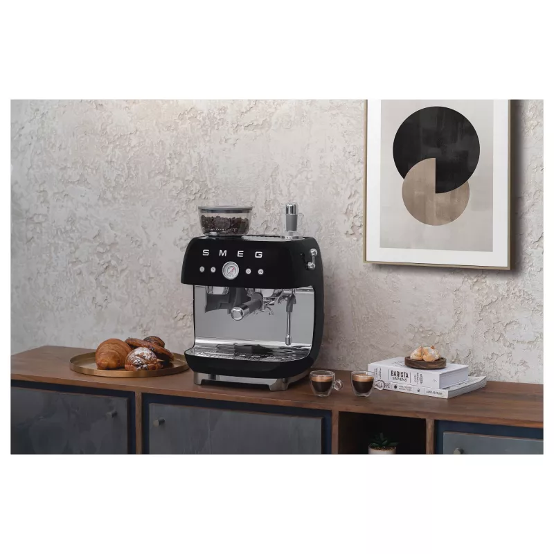 SMEG EGF03BLEU espressokeitin. kahviautomaatti 50s Style. musta