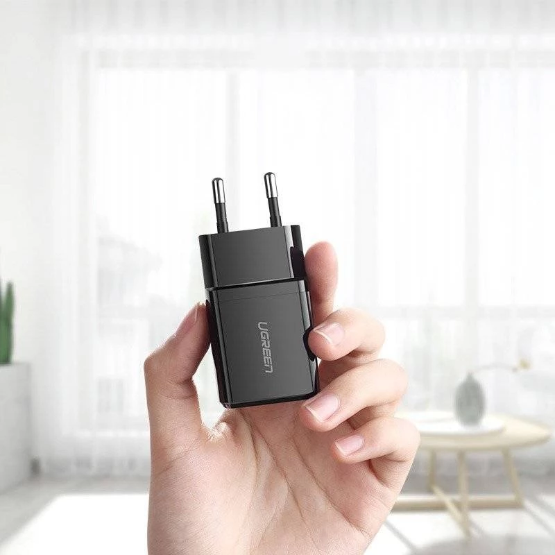 Ugreen 2.1A USB-verkkolaturi (musta)