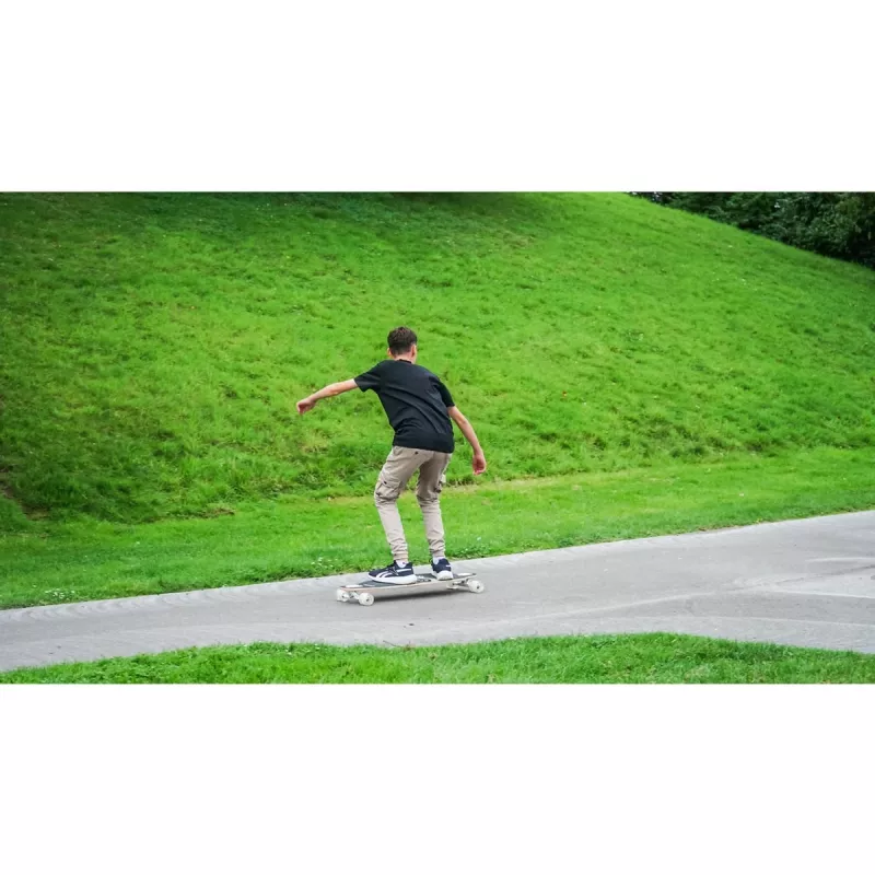 Longboard Muuwmi Lights GLOW ABEC 7 hehkuvilla pyörillä, musta/vihreä