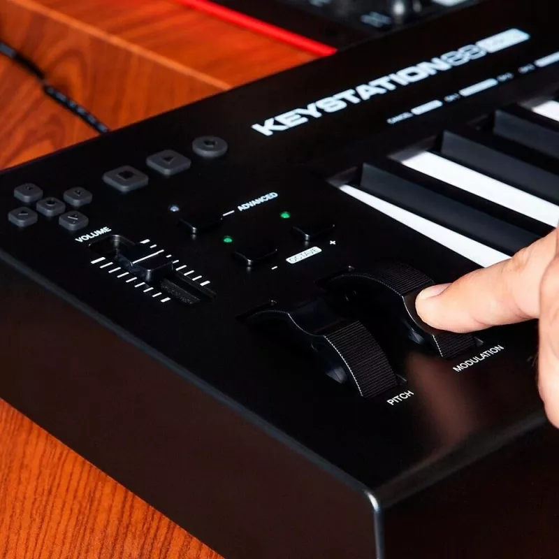 M-AUDIO Keystation 88 MK3 MIDI-kosketinsoitin 88 kosketinta USB musta, valkoinen