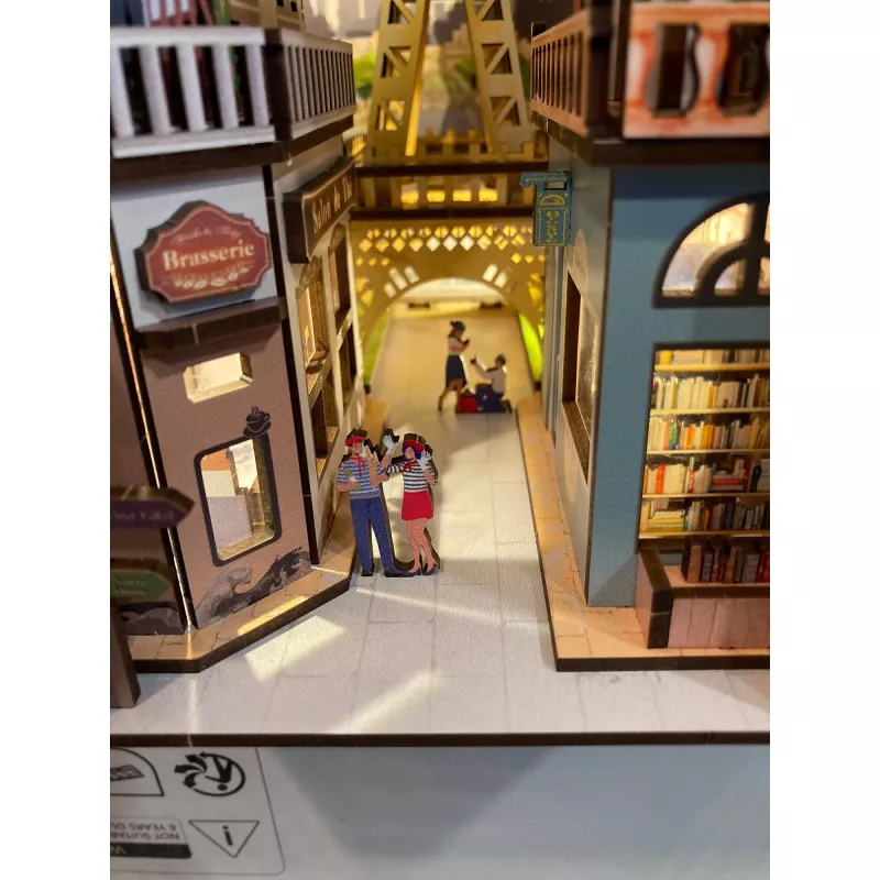 Askartelusarja REVELL Tiny Adventures ”Paris” — pienoismalli paperista, luova harrastus