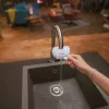 Vesihanasuodatin BRITA ON TAP V CU CE2 (1052067) — 4-vaiheinen, 600 L kapasiteetti, 3 tilaa, 5 sovitinta, valkoinen