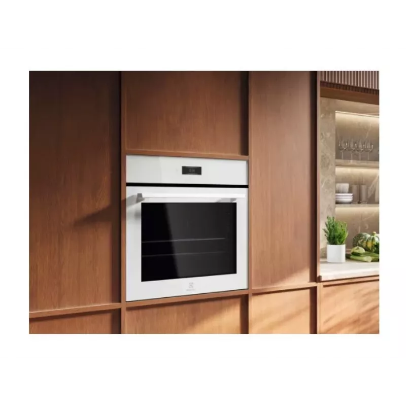 Kalusteisiin asennettava sähköuuni Electrolux LOE8F38V — 72 l, katalyyttipuhdistus, TFT-näyttö, 220–240 V