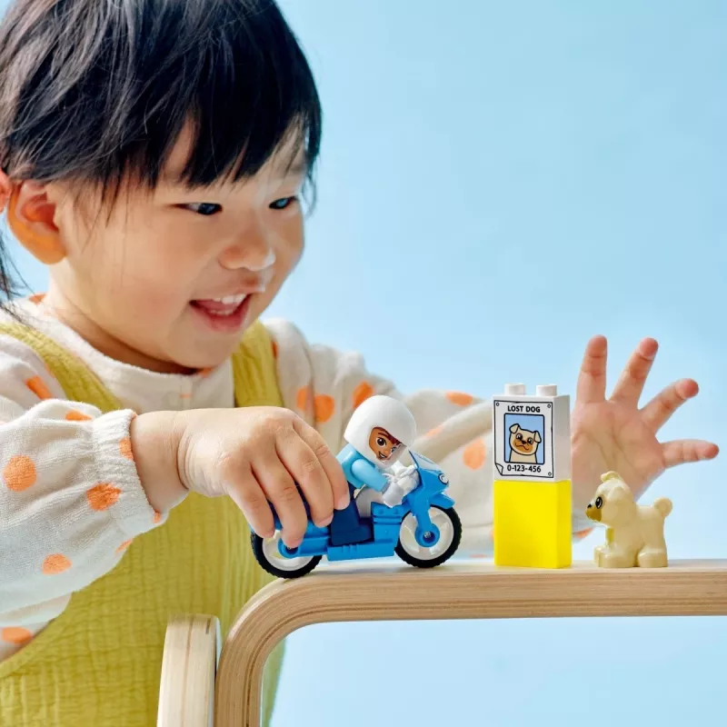 LEGO Duplo Poliisi 10967 lelumoottoripyöräsarja liikkuvilla pyörillä ja poliisihahmolla