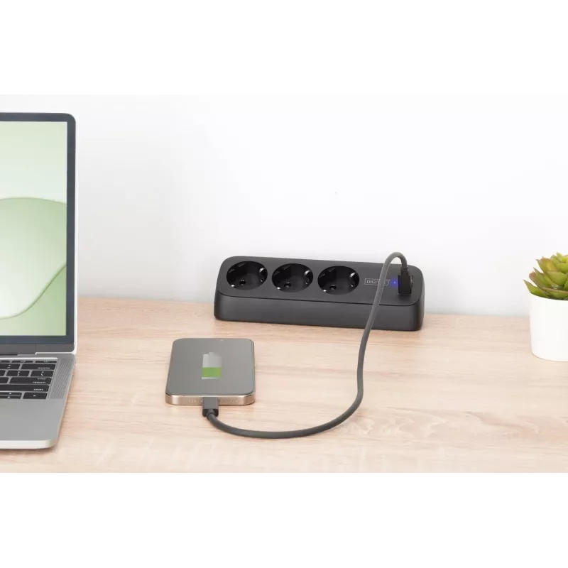 Jatkojohto DIGITUS 3-osainen 2×USB-A & 1×USB-C, 3 AC-pistorasiaa tyyppi E/F, 1,5 m kaapeli, musta