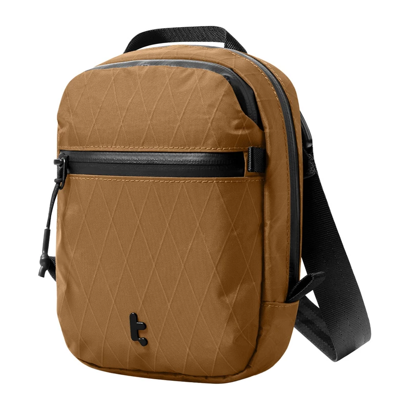 Matkalaukku Tomtoc Aviator-T37 olkahihnalla, X-Pac-kangas, ruskea