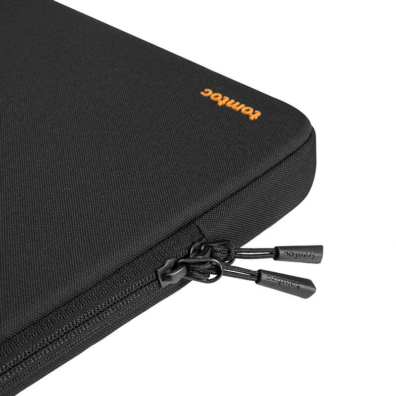 Kannettavan tietokoneen suojakotelo Tomtoc A13C2D1 MacBookille – musta, kevyt, kestävä suojakotelo