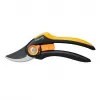 Fiskars Plus SmartFit P541 puutarhasakset ohittavat musta, oranssi