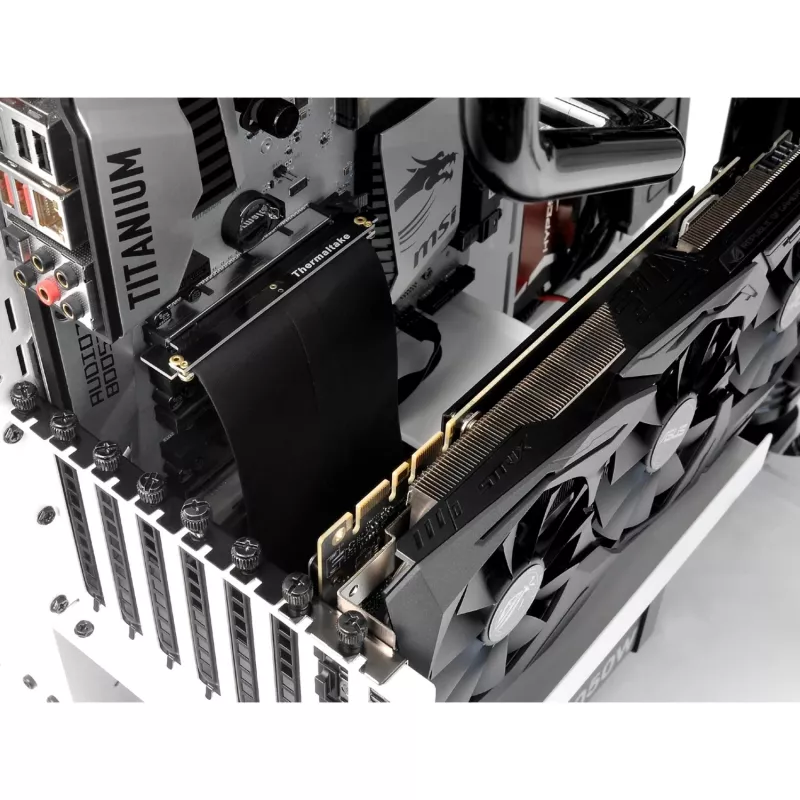 Thermaltake AC-053-CN1OTN-C1 PCI Express x16 -riser-kaapeli, 0,2 m, musta