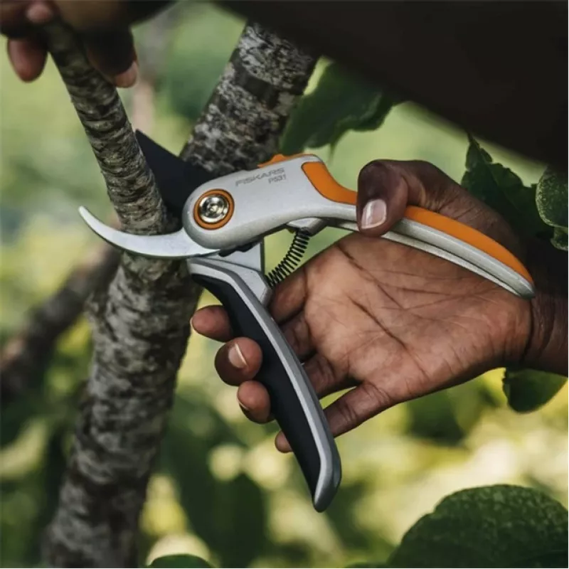 Fiskars 1057168 Plus Metal puutarhasakset bypass (1057168)