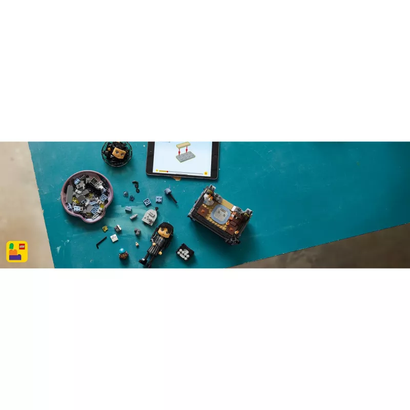 LEGO WEDNESDAY 76780 Wednesday Addams -hahmo