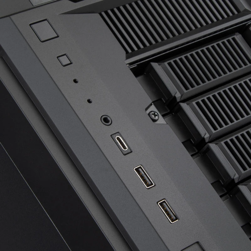 Silverstone CS382 musta