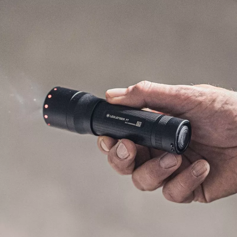 Ledlenser P7 musta käsivalaisin LED