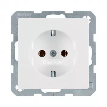 Pistorasia Type-F Berker 47436089, 16 A, 250 V, valkoinen, duroplastikotelo