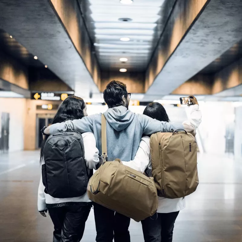 Thule | TAWD-135 Aion | Duffel Bag 35L | laukku | musta | olkahihna