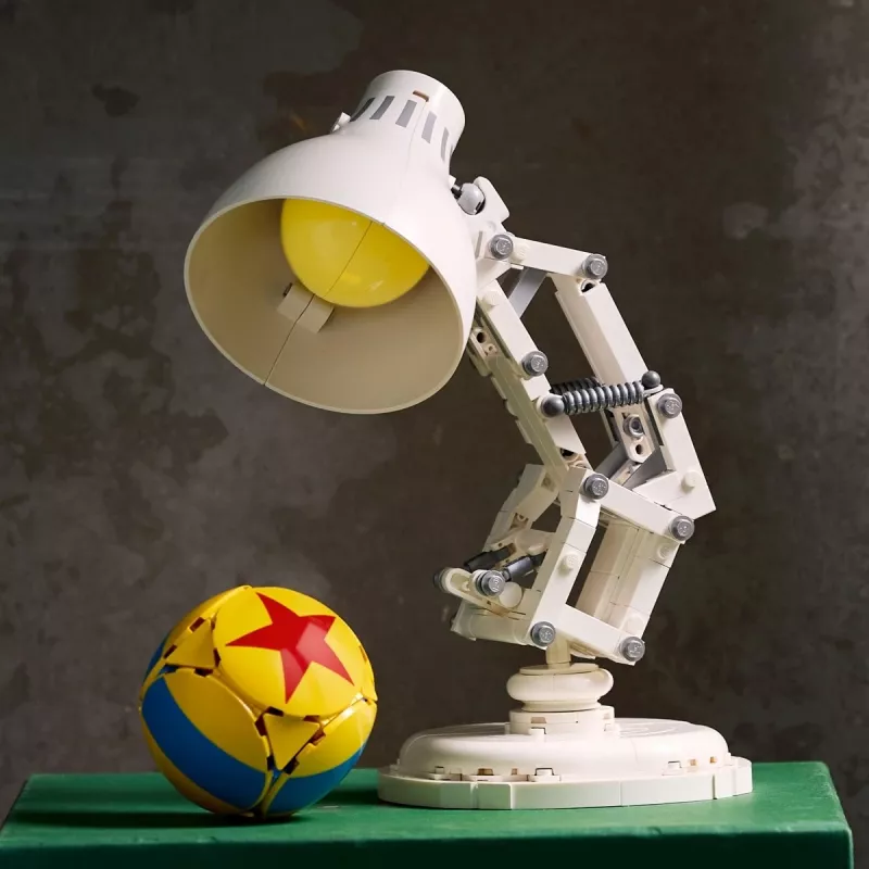 Rakennuslelu LEGO Ideas malli 21357 — Luxo Jr., 613 osaa, 290×140×110 mm