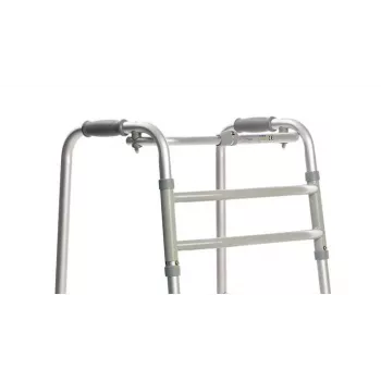 Kävelyteline VITEA CARE PPC013VC — 4-pyöräinen alumiinirollaattori, korkeussäädettävä 81,5–91,5 cm, 8 cm pyörät, leveys 550 mm, enimmäiskäyttäjäpaino 110 kg