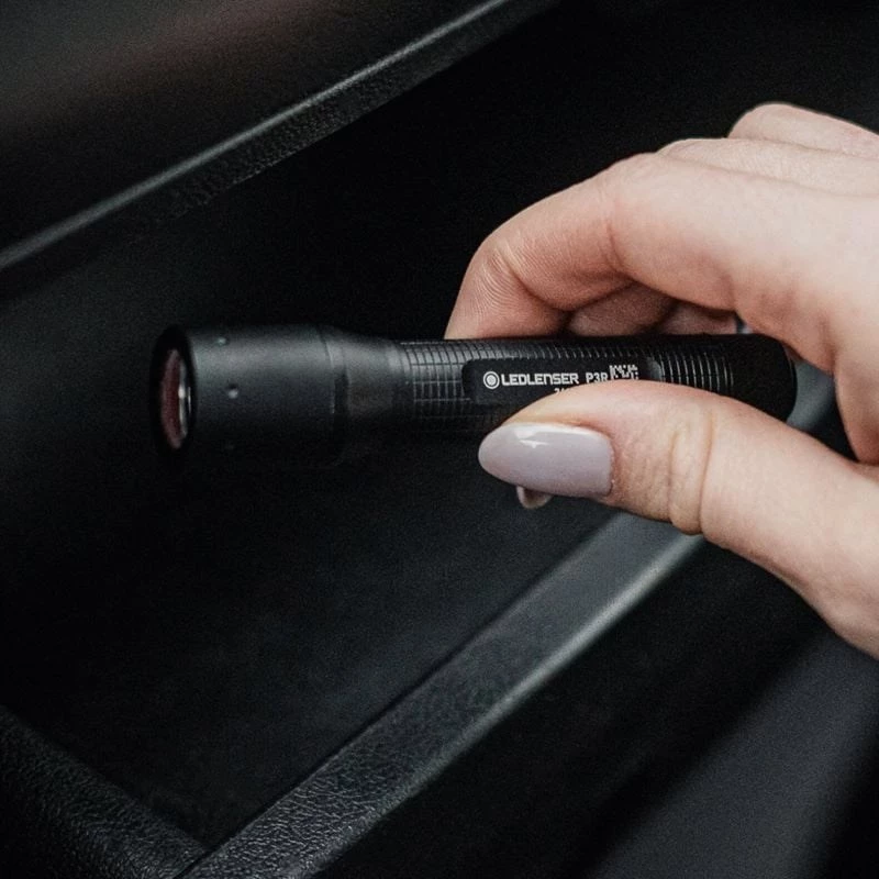 Ledlenser P3R musta taskulamppu — ladattava kompakti LED-avainperävalaisin