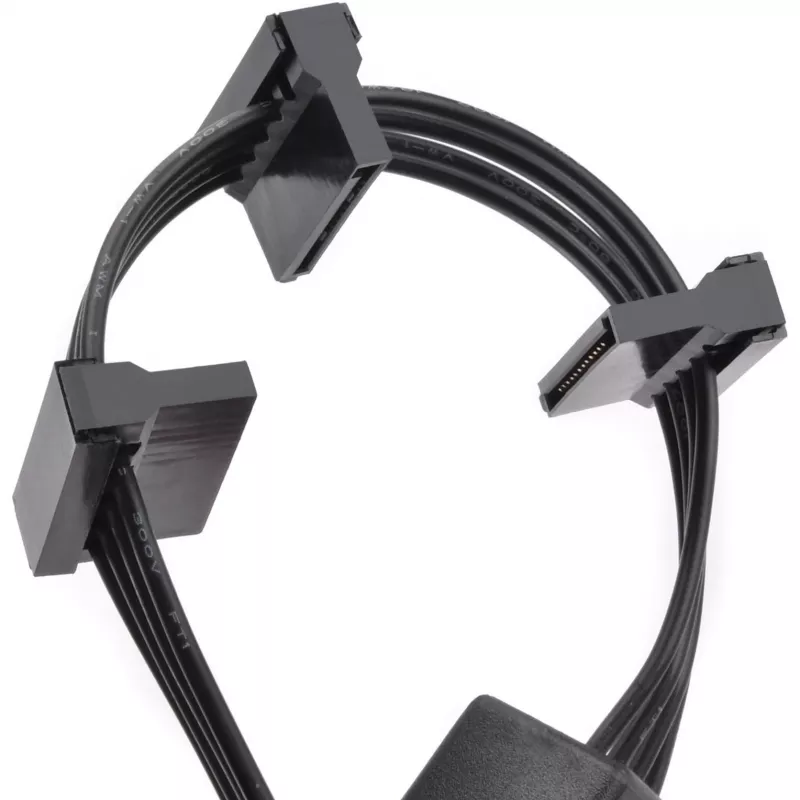 SilverStone SST-CP06-E4 SATA-virranjakokaapeli, 1x 15-pinninen – 4x 15-pinninen