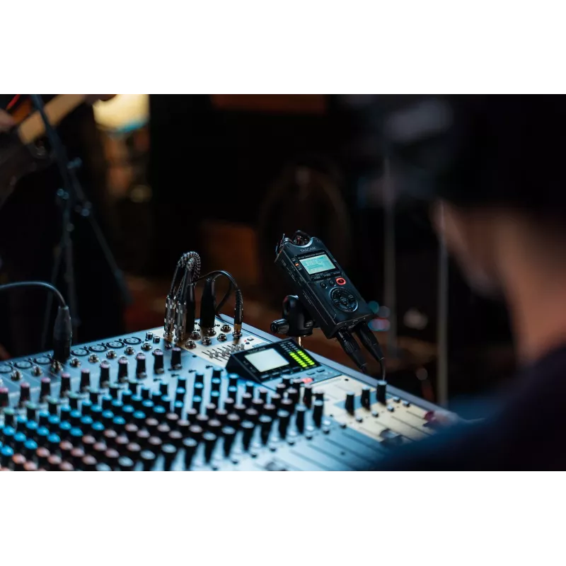 Tascam DR-40X - kannettava digitaalinen tallennin USB-liitännällä, 2 x stereoäänitys